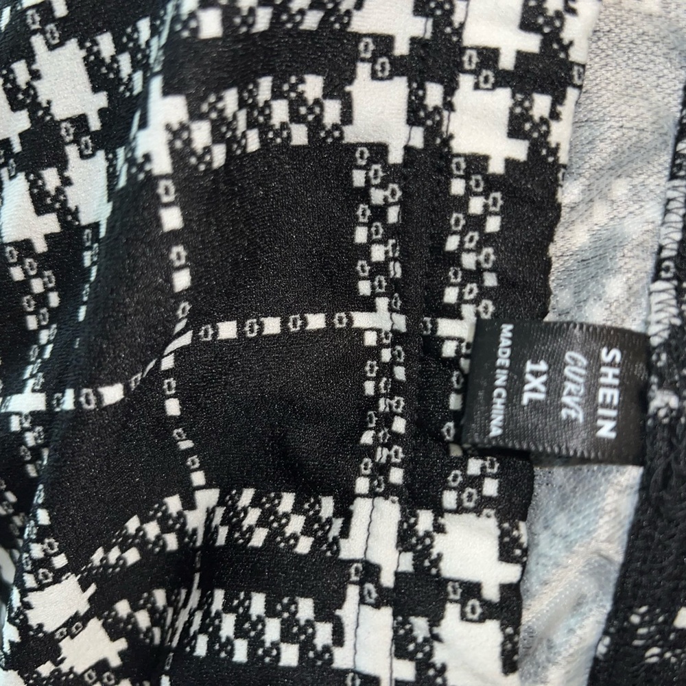 Shein Curve Black and White Patterned skirt